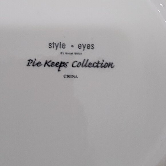 Vintage Style Eyes Covered Pie Plate - Picture 6 of 9